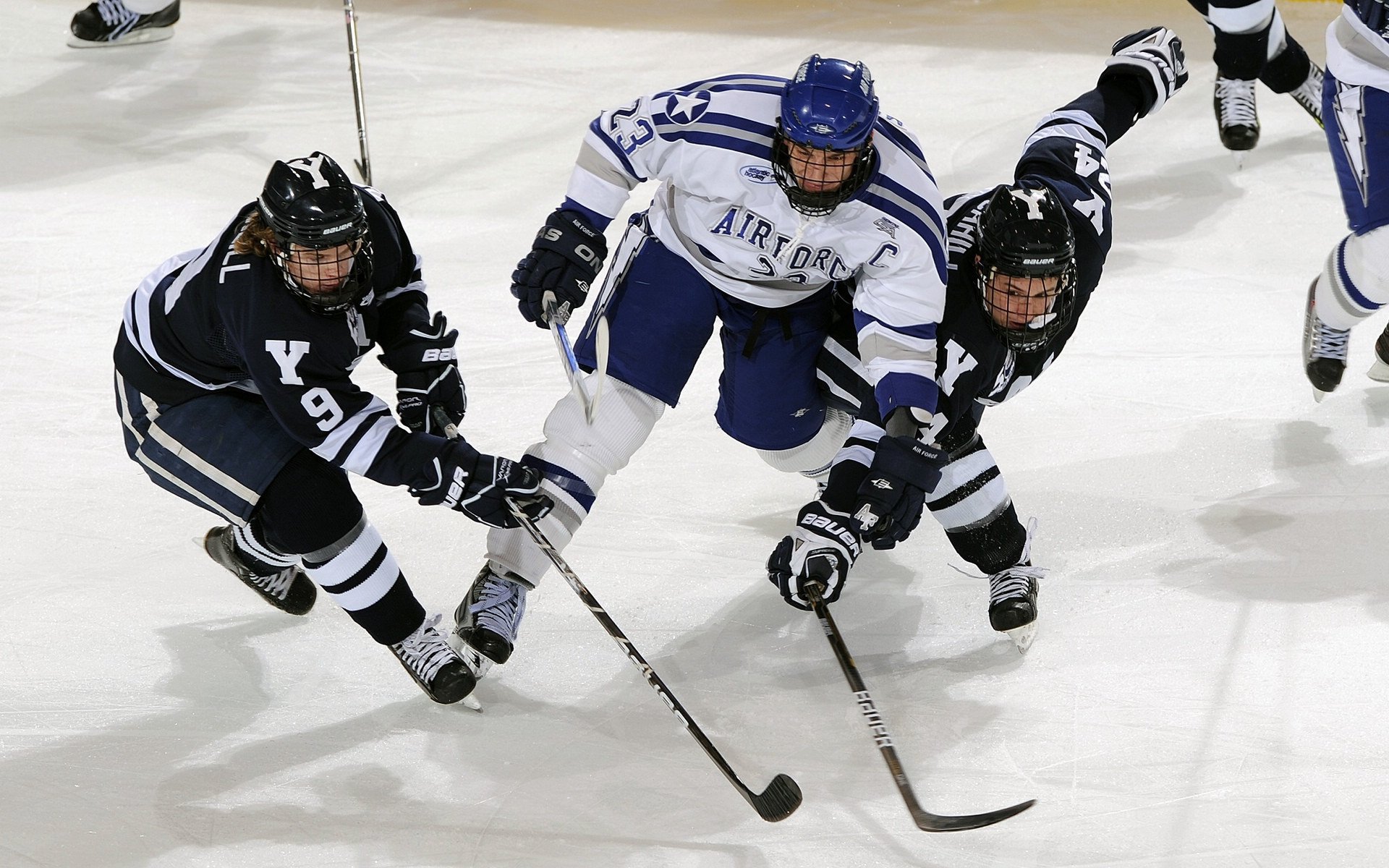 九游体育平台官网-青训路径缺乏从校园到职业的通道，青训模式